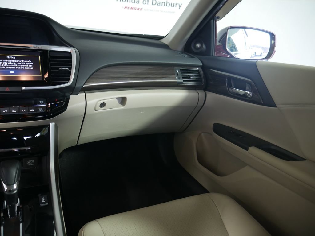 Used 2016 Honda Accord Touring image 18