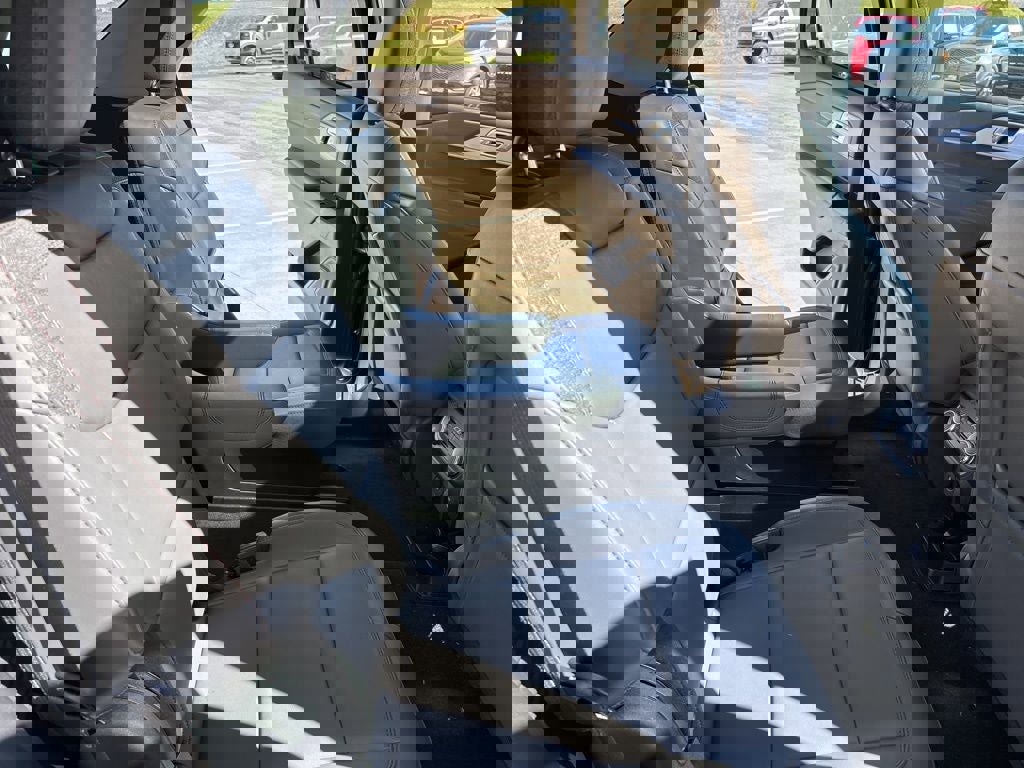 New 2025 Ford Explorer Active w/ Active Comfort Package image 16