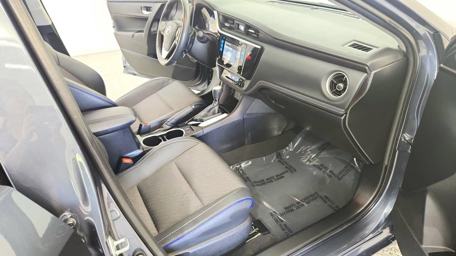 Used 2018 Toyota Corolla SE w/ SE Premium Package FWD image 28