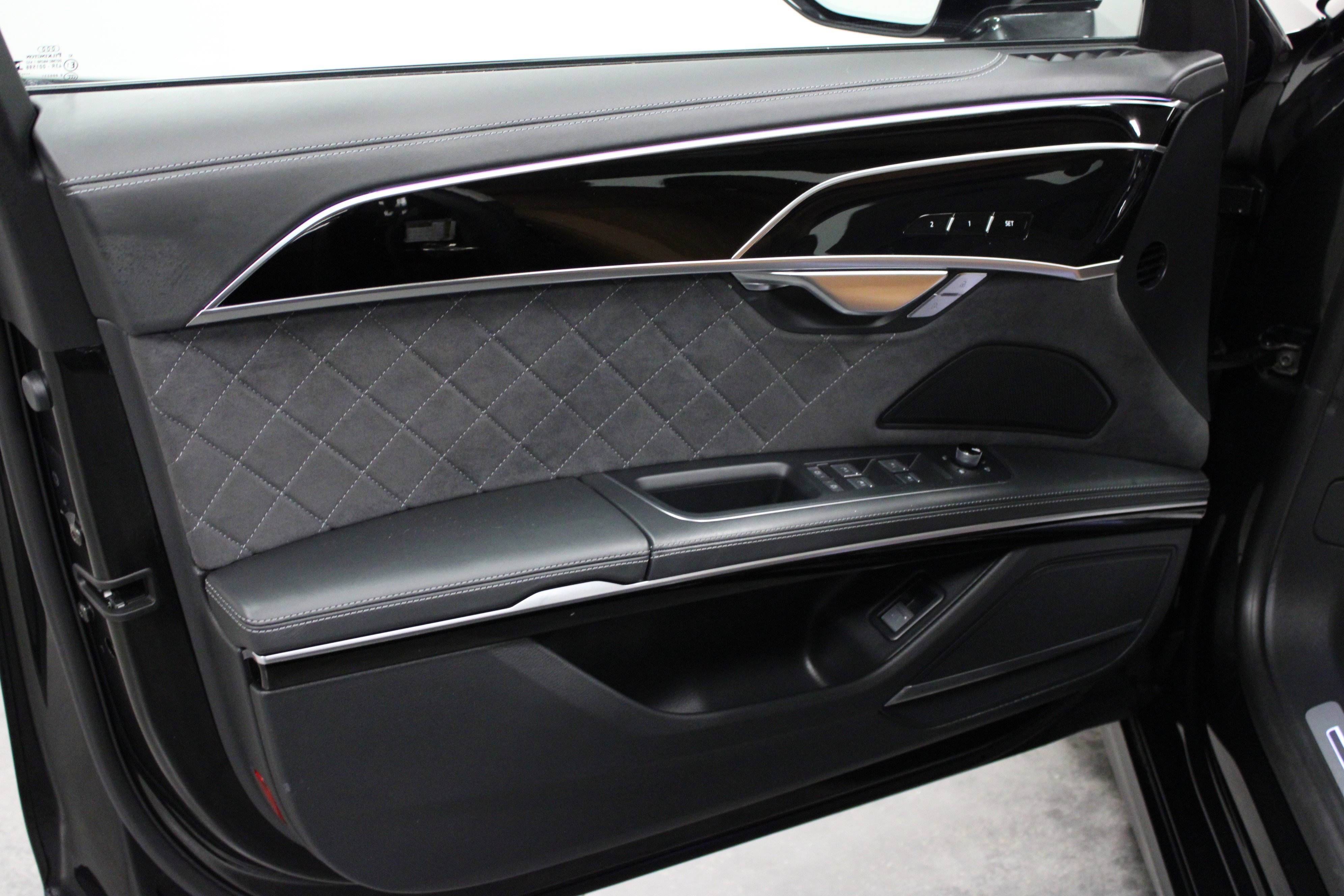 Used 2023 Audi S8 image 12