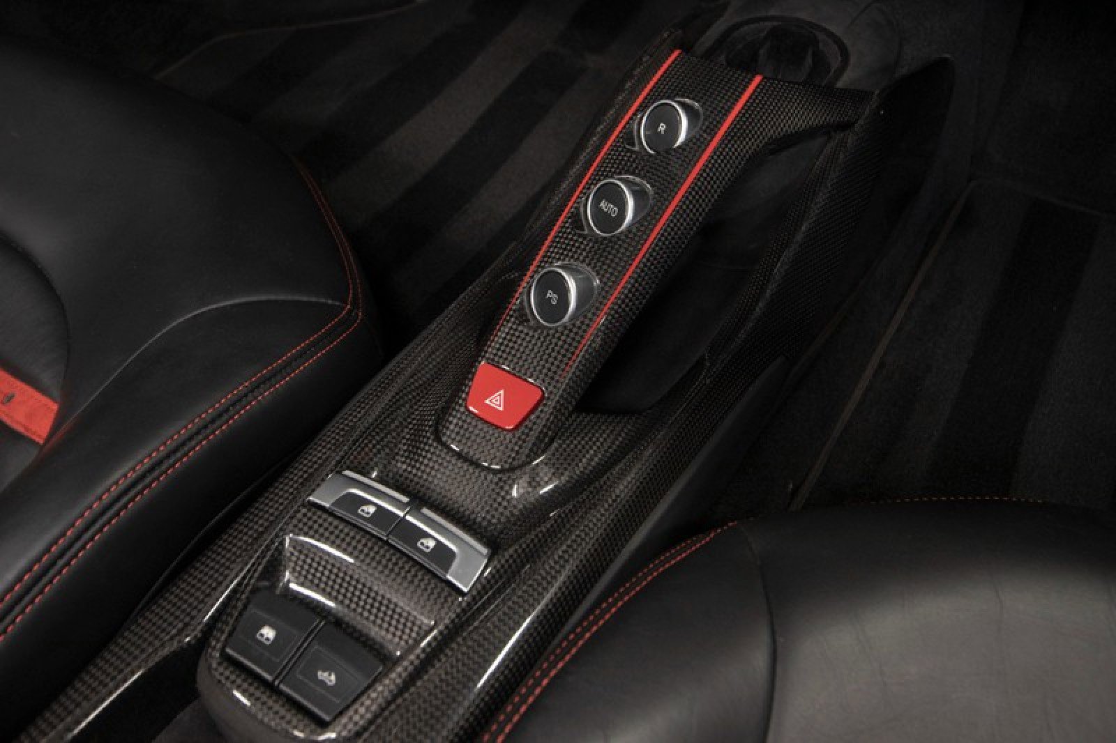 Used 2018 Ferrari 488 Spider image 59