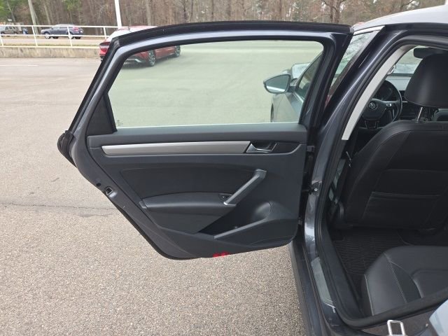 Used 2020 Volkswagen Passat 2.0T SE image 27