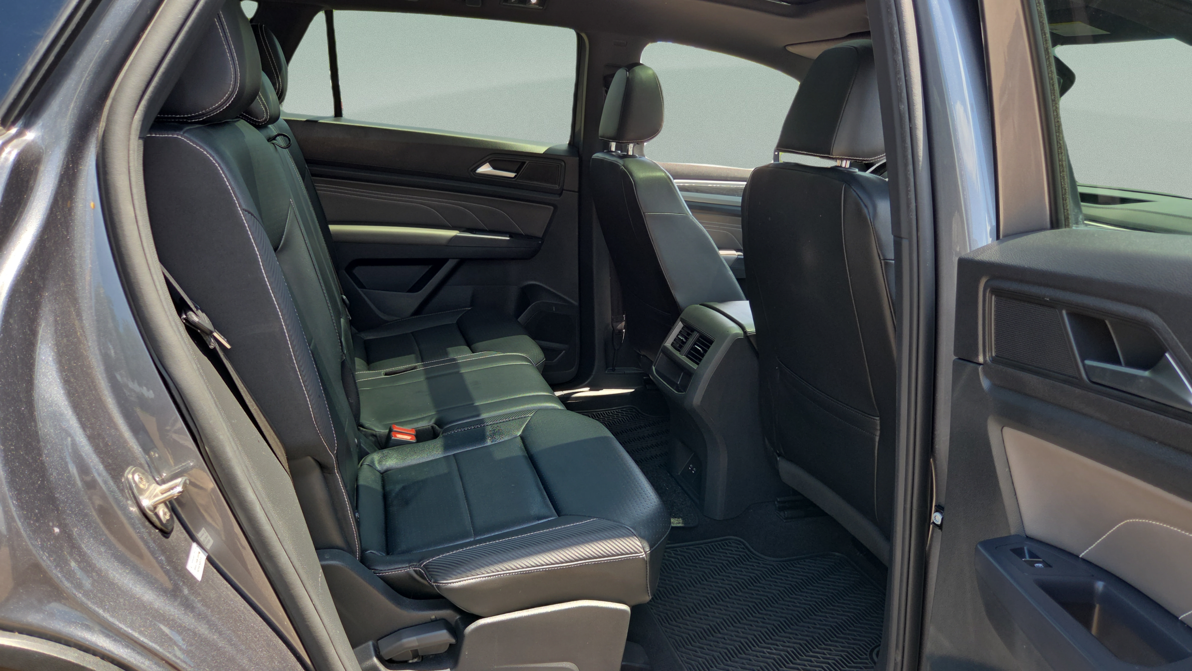 Used 2021 Volkswagen Atlas Cross Sport SE w/ Panoramic Sunroof Package FWD image 16