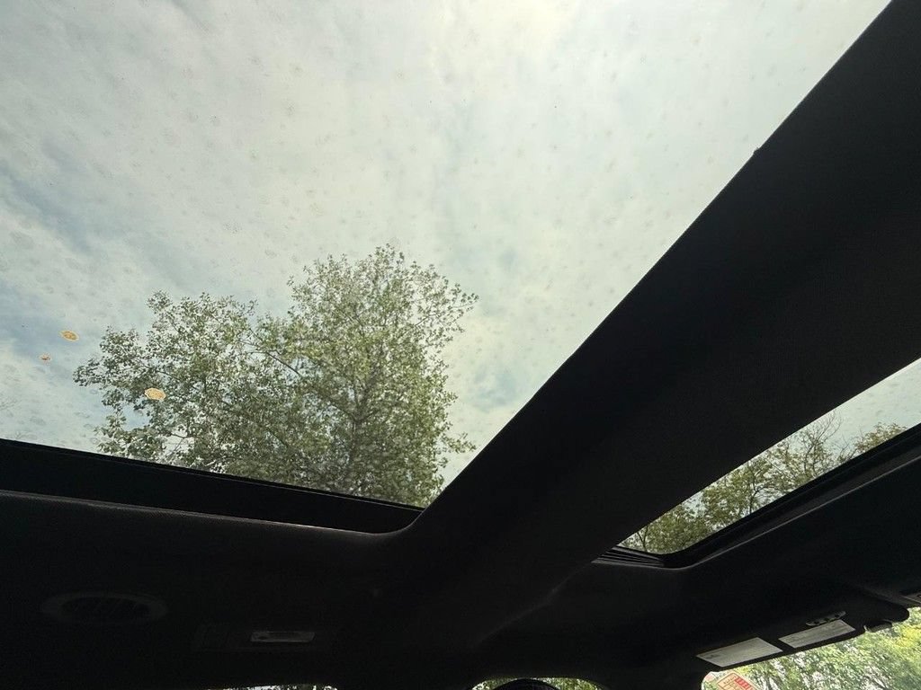 Used 2018 Ford Explorer Platinum AWD/4WD image 17