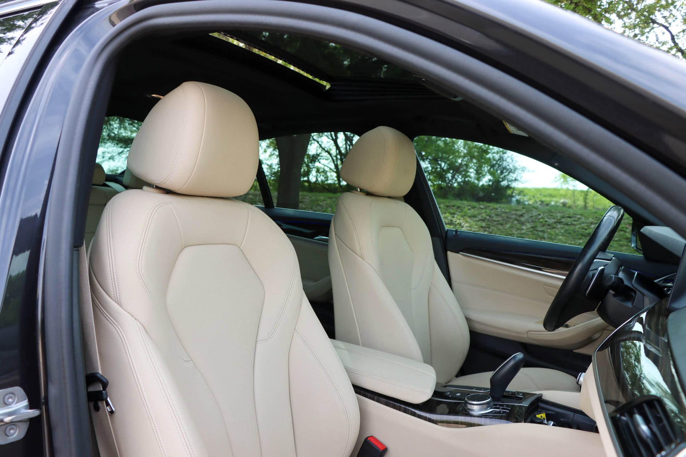 Used 2019 BMW 530e w/ Convenience Package image 21