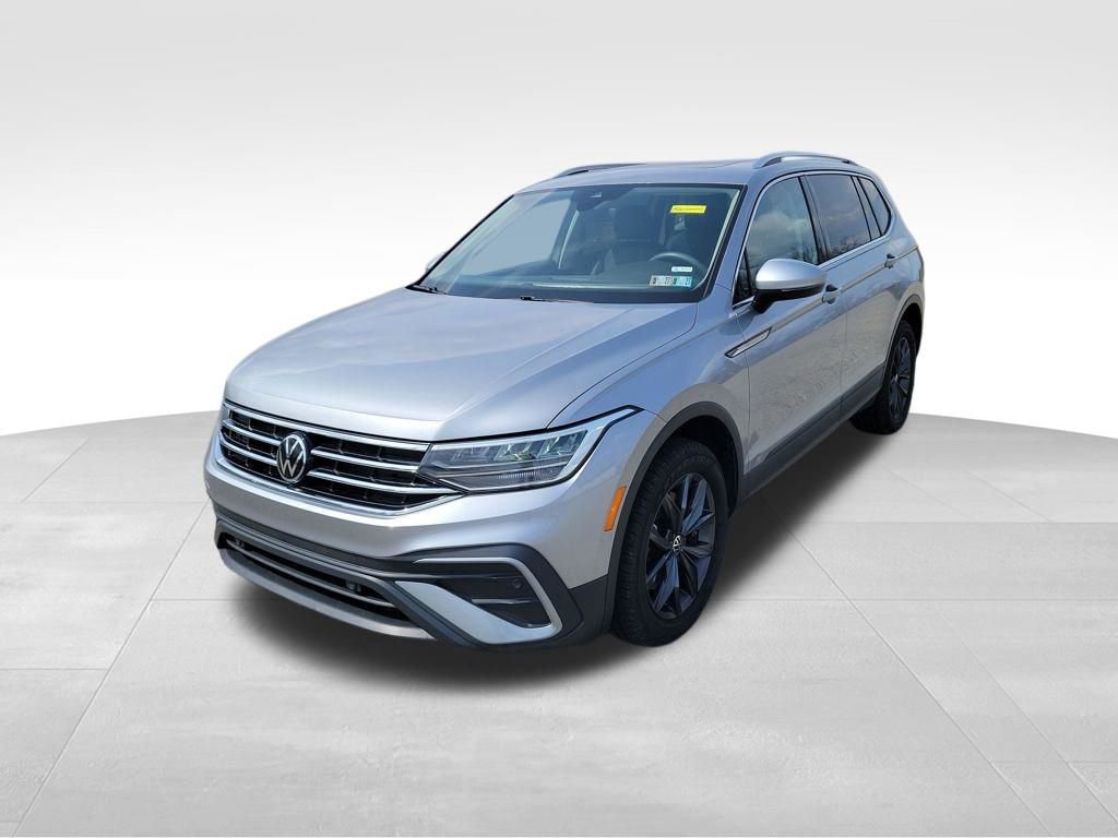 Used 2023 Volkswagen Tiguan SE image 3