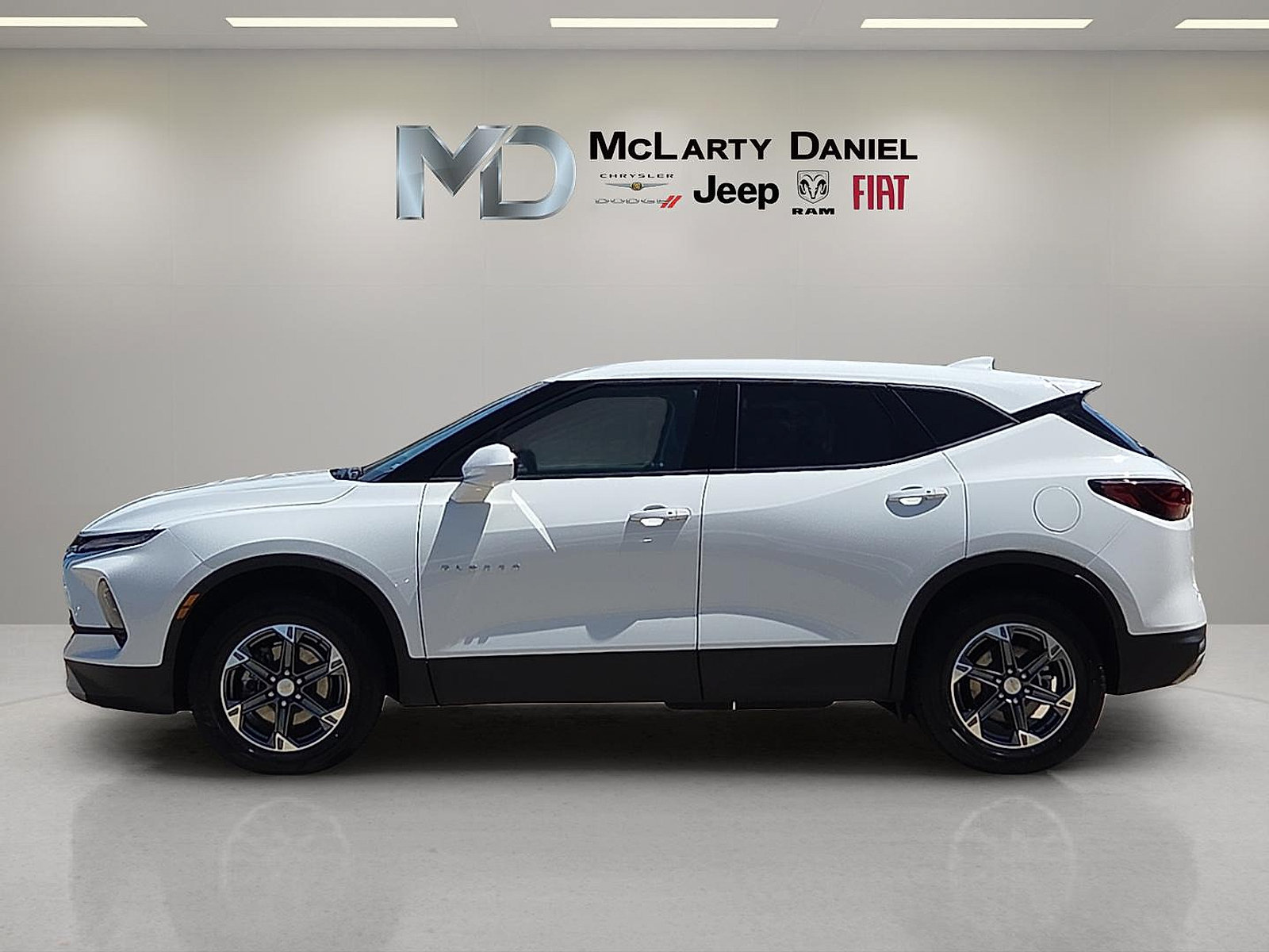 Used 2025 Chevrolet Blazer LT FWD image 3