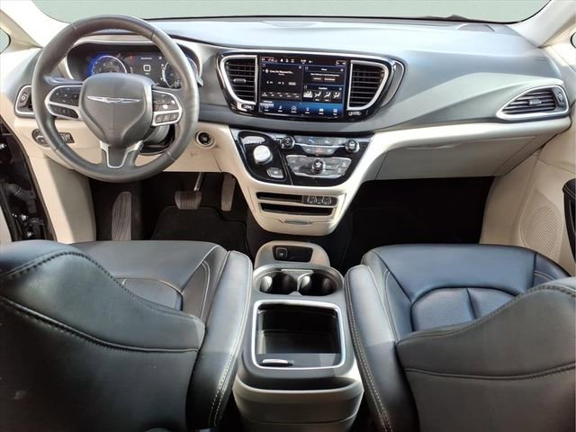 Used 2023 Chrysler Pacifica Touring-L image 22