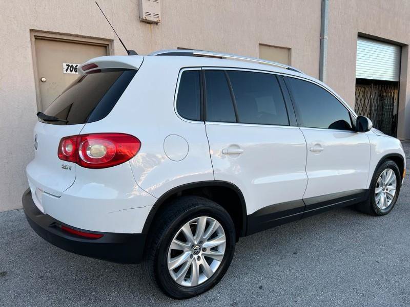 Used 2009 Volkswagen Tiguan SEL FWD image 4