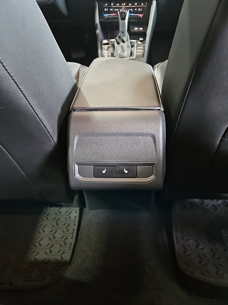 Used 2025 Volkswagen Jetta SEL image 18