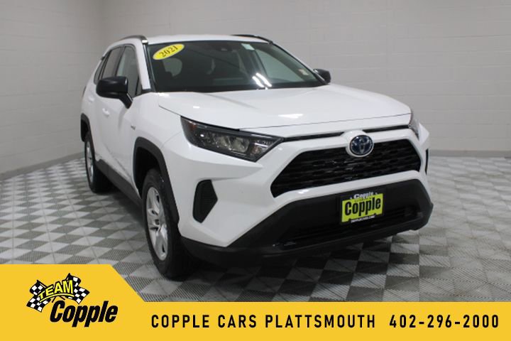 Used 2021 Toyota RAV4 LE image 1