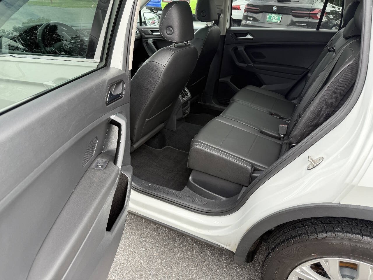 Used 2018 Volkswagen Tiguan SE w/ Panoramic Sunroof Package AWD/4WD image 11