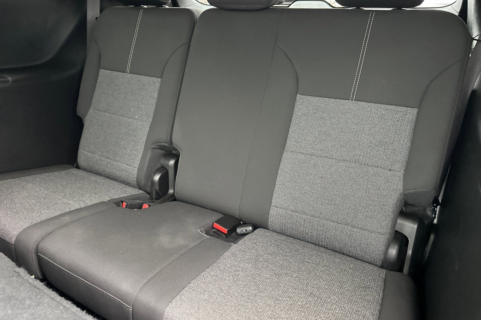 Used 2025 GMC Acadia Elevation image 15