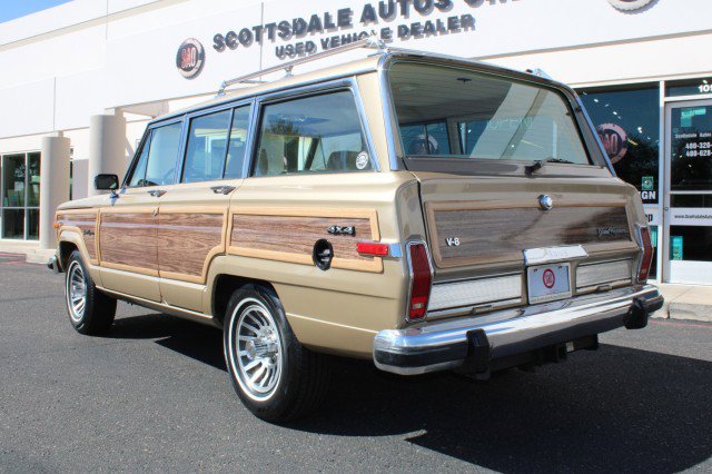 Used 1990 Jeep Grand Wagoneer image 3