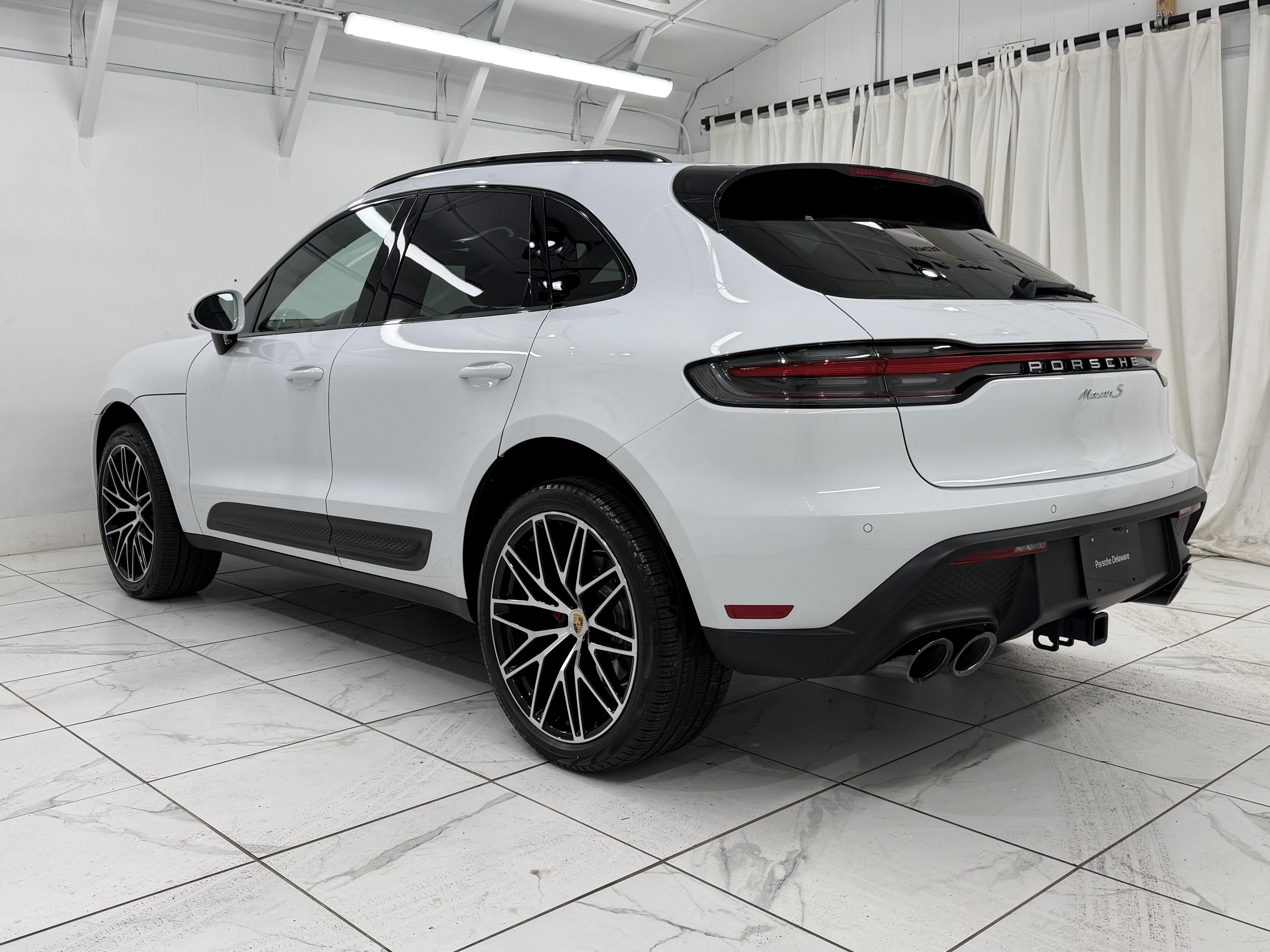 Certified 2024 Porsche Macan S AWD/4WD image 14