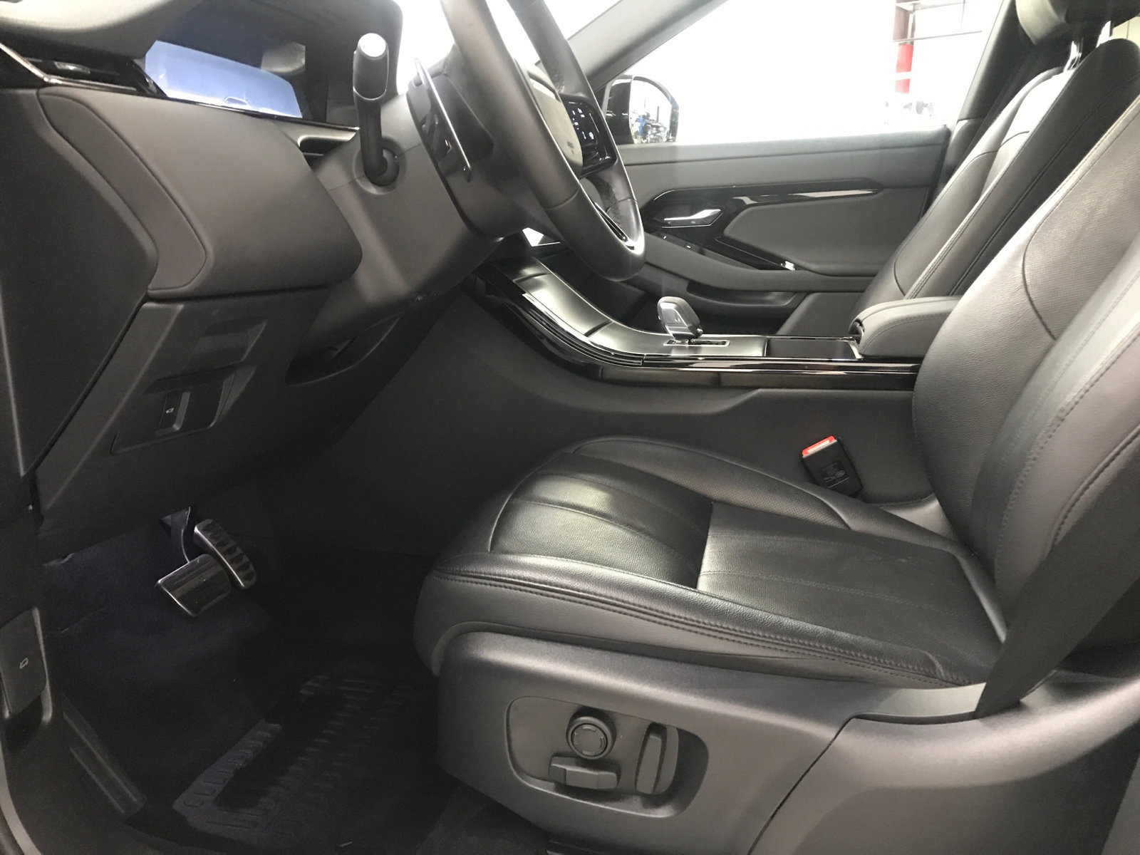 Used 2024 Land Rover Range Rover Evoque Dynamic SE AWD/4WD image 7