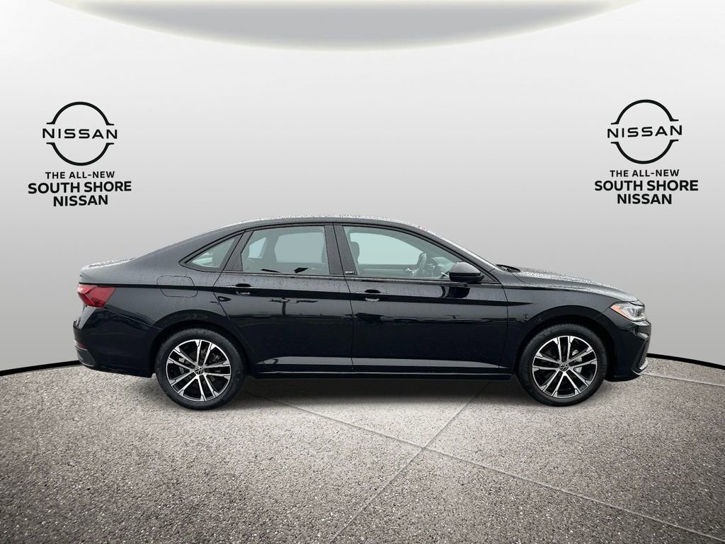 Used 2025 Volkswagen Jetta Sport image 2