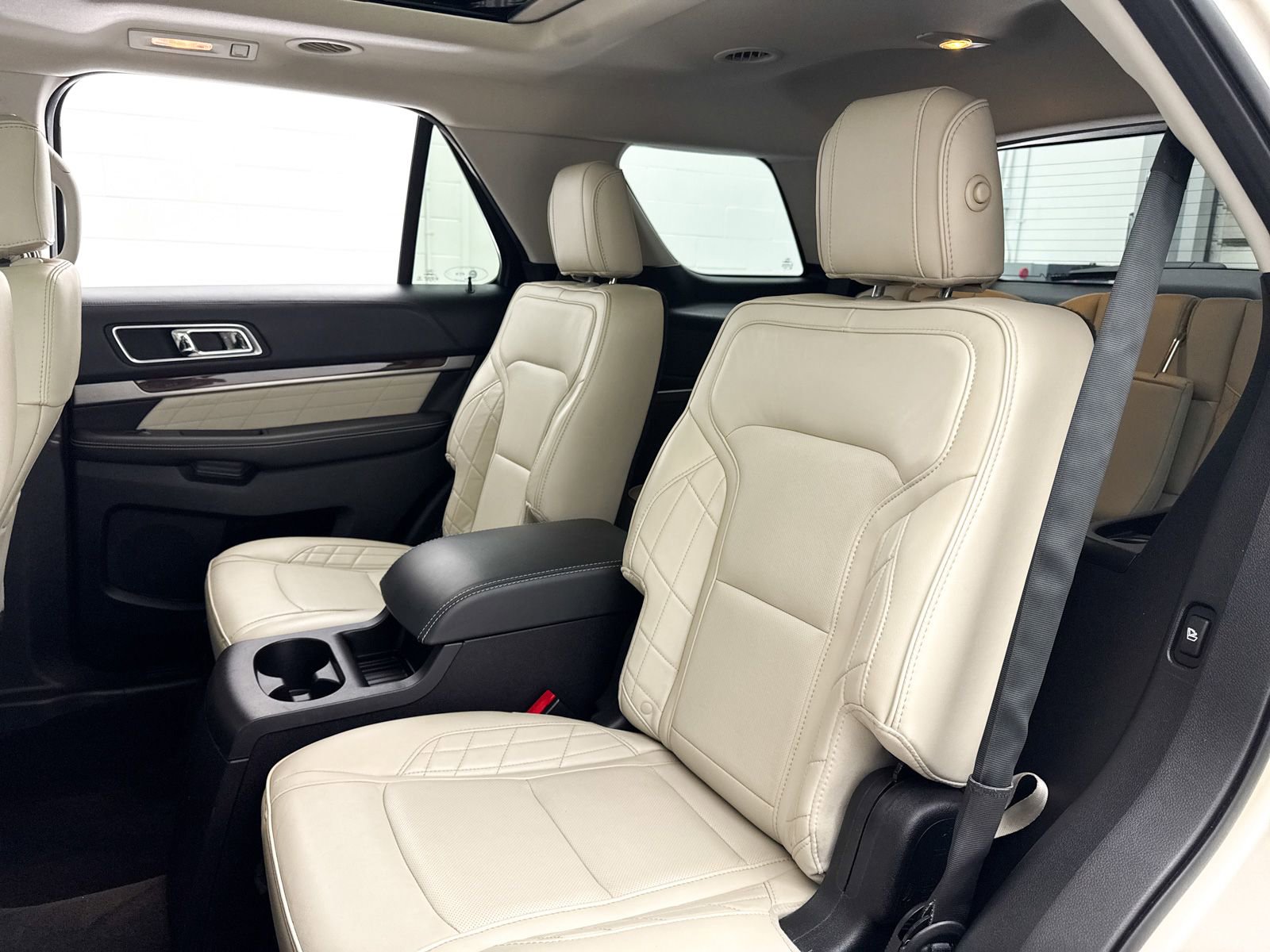 Used 2017 Ford Explorer Platinum image 32
