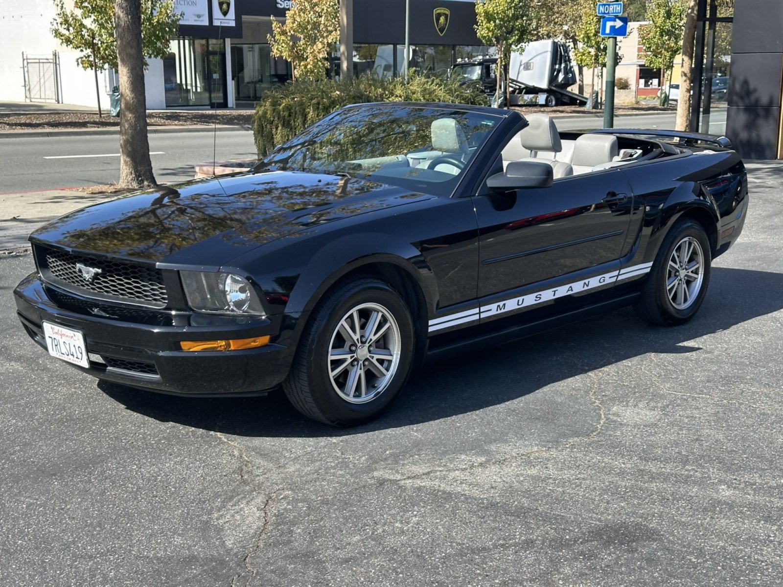 Used 2005 Ford Mustang Premium RWD image 3