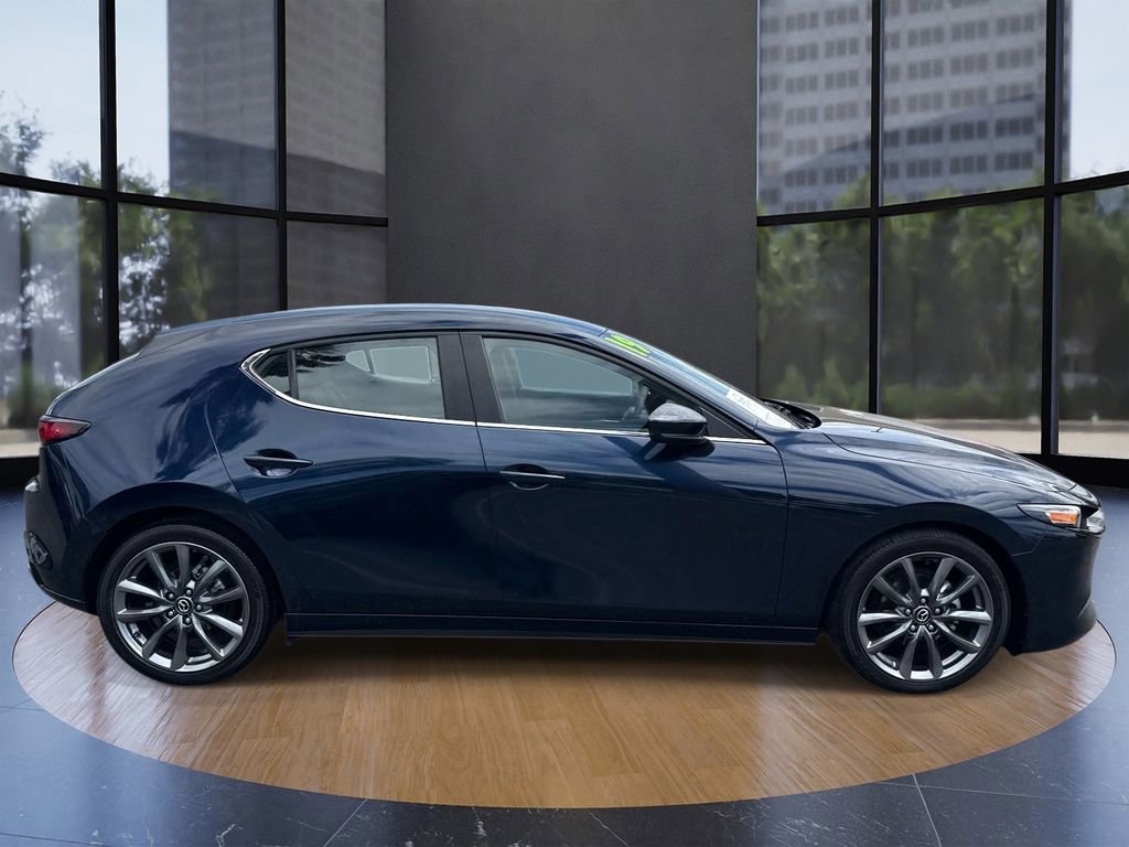 Used 2019 MAZDA MAZDA3 Hatchback FWD image 2