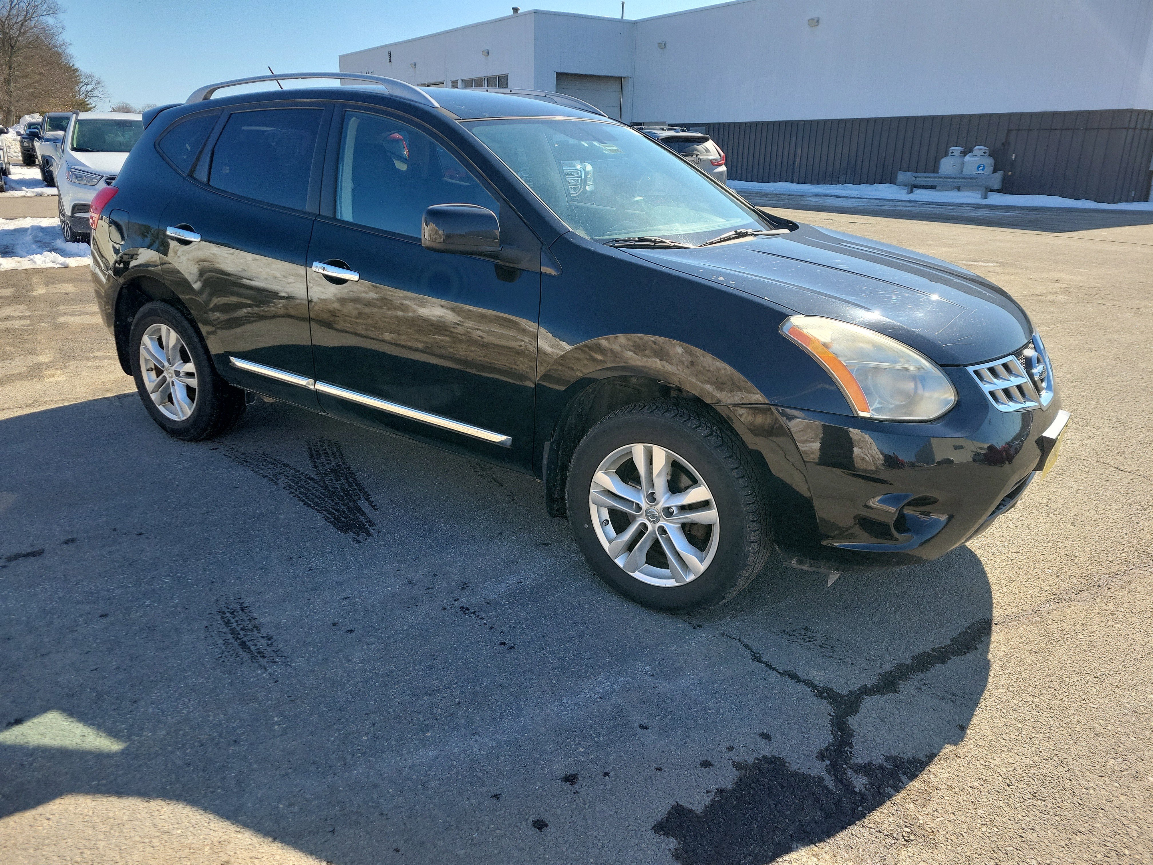 Used 2013 Nissan Rogue SV image 3
