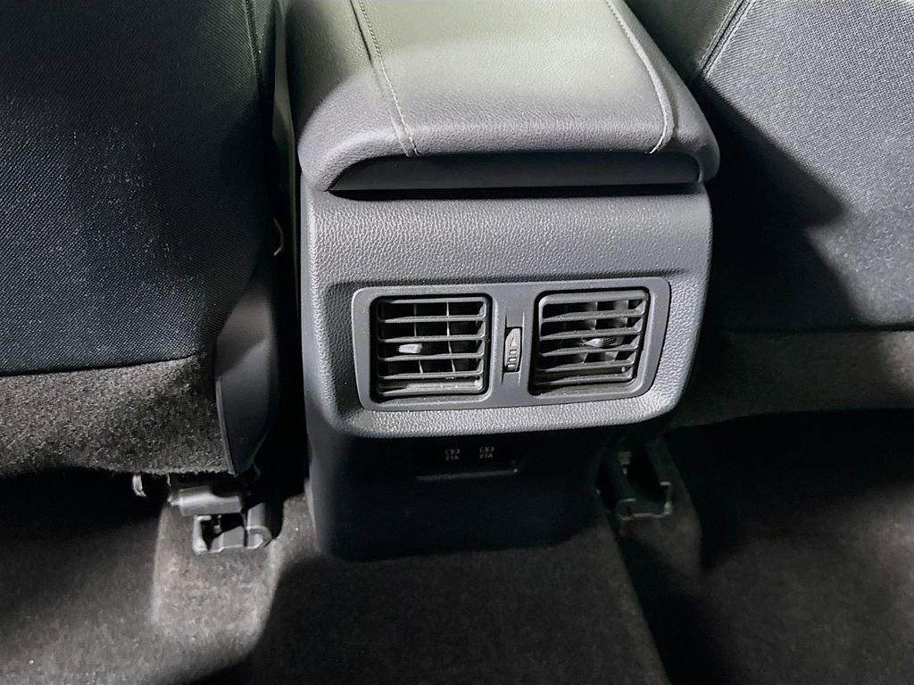 Used 2022 Toyota Venza LE image 28