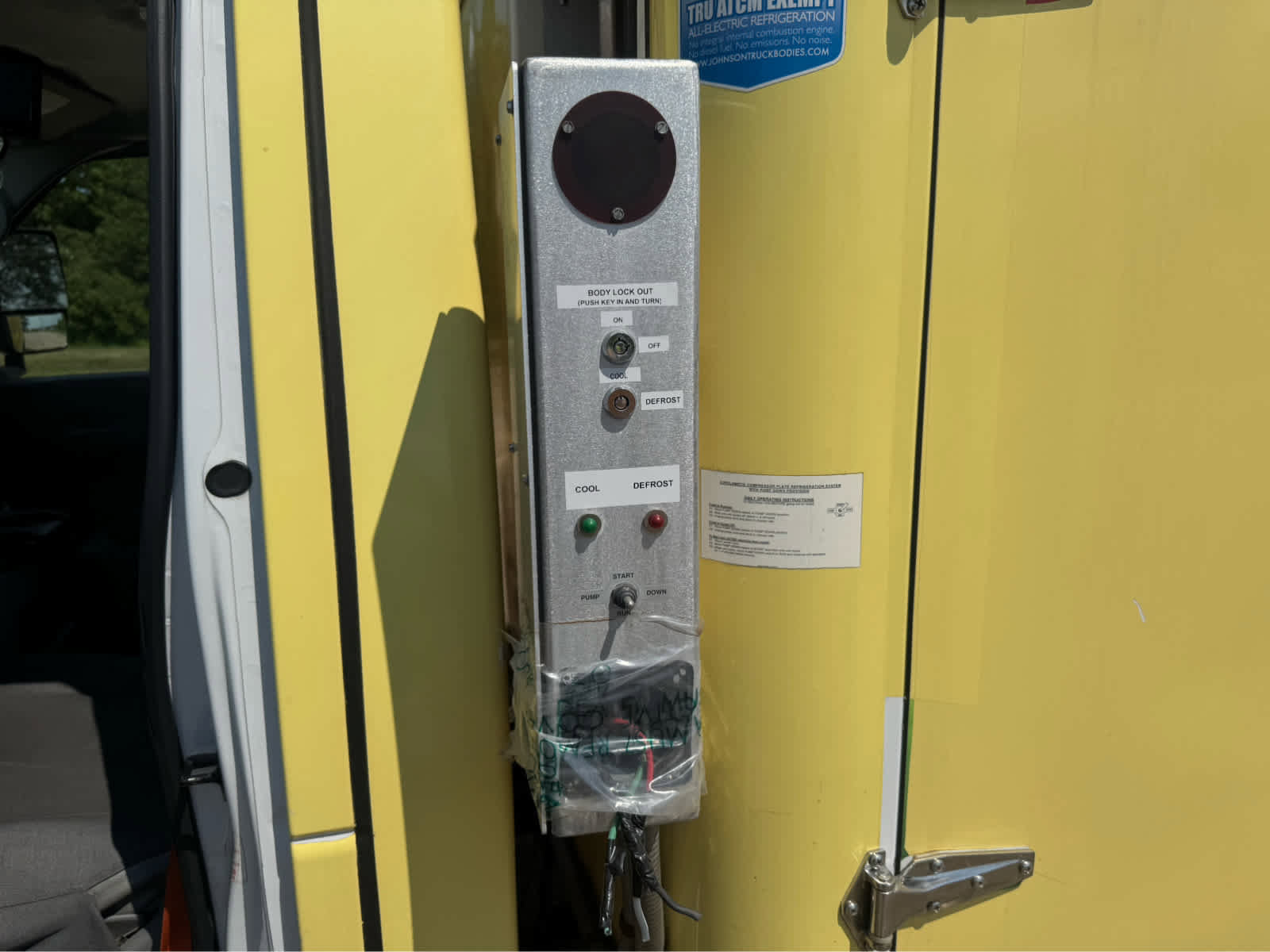 Used 2018 Ford E-450 and Econoline 450 Super Duty w/ Power Windows & Locks Group RWD image 10