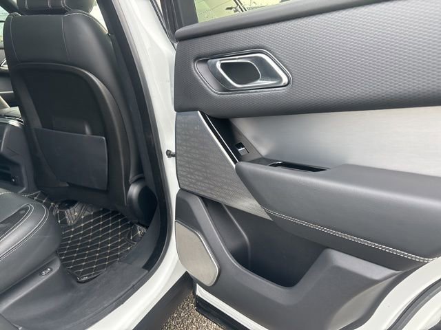 Used 2019 Land Rover Range Rover Velar R-Dynamic SE image 12