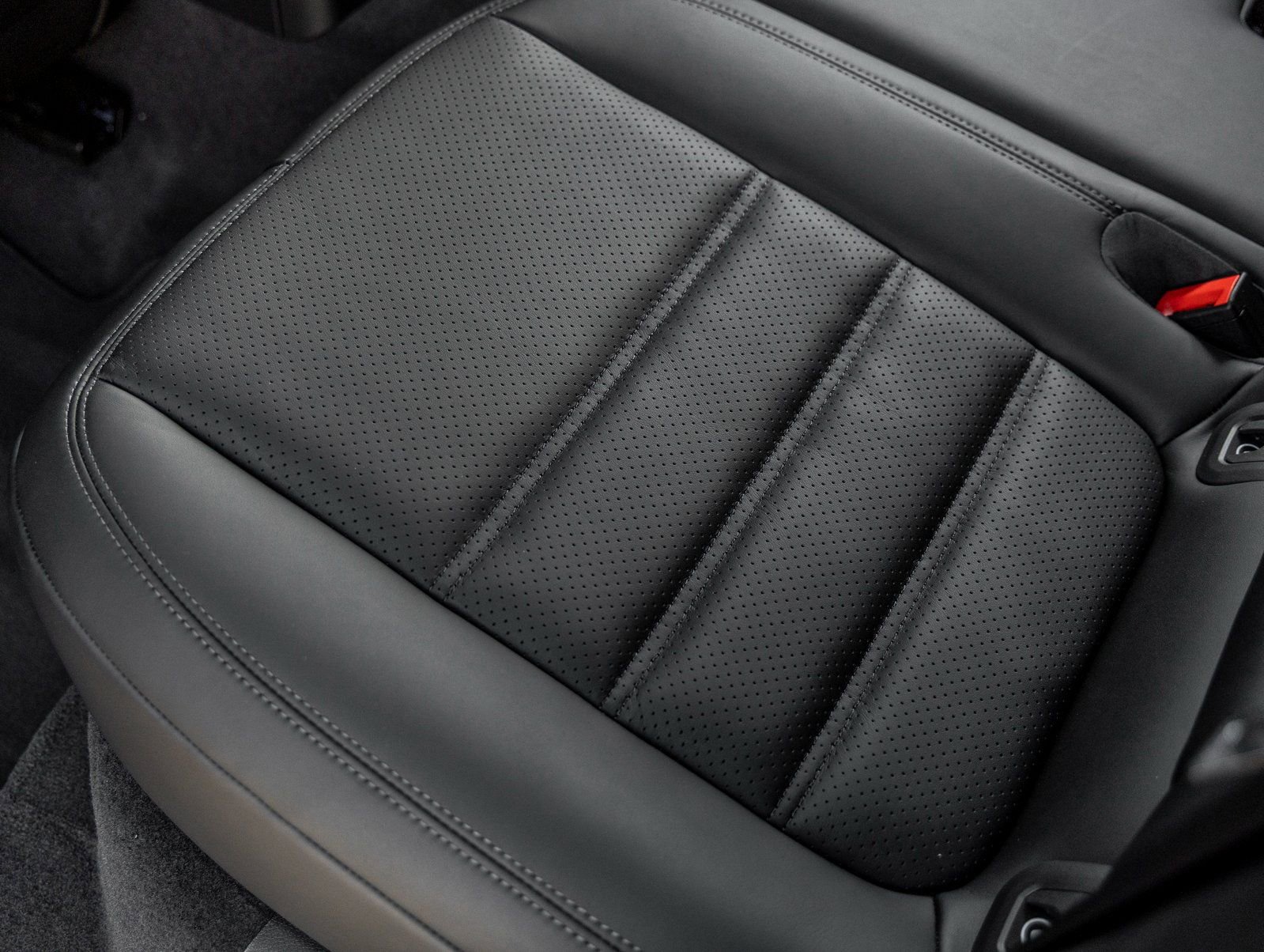 Used 2026 Porsche Macan image 32