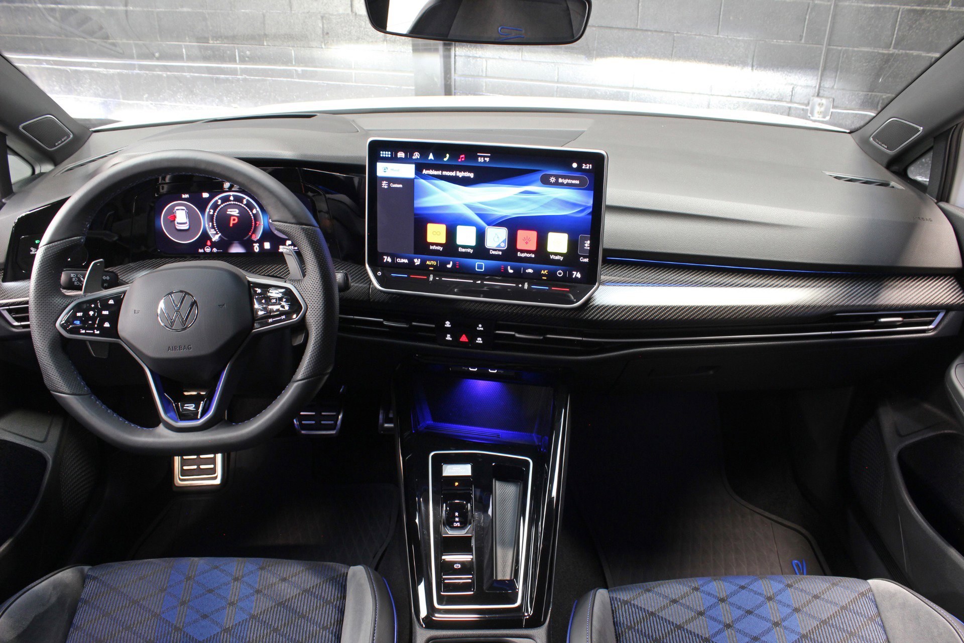 Used 2025 Volkswagen Golf R Black Edition w/ Euro Stye Package image 34