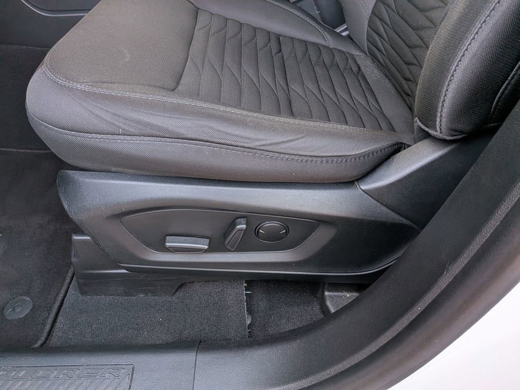 Used 2021 Ford Explorer XLT image 18