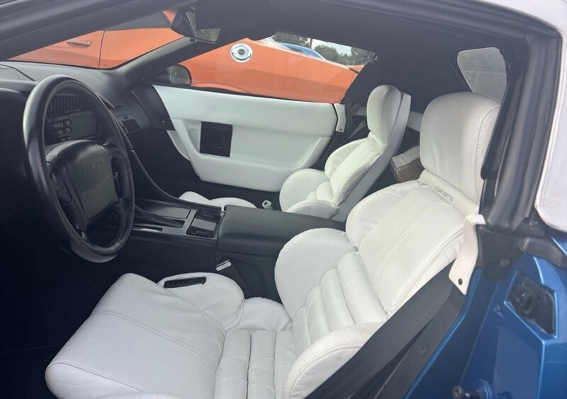Used 1992 Chevrolet Corvette Convertible RWD image 19