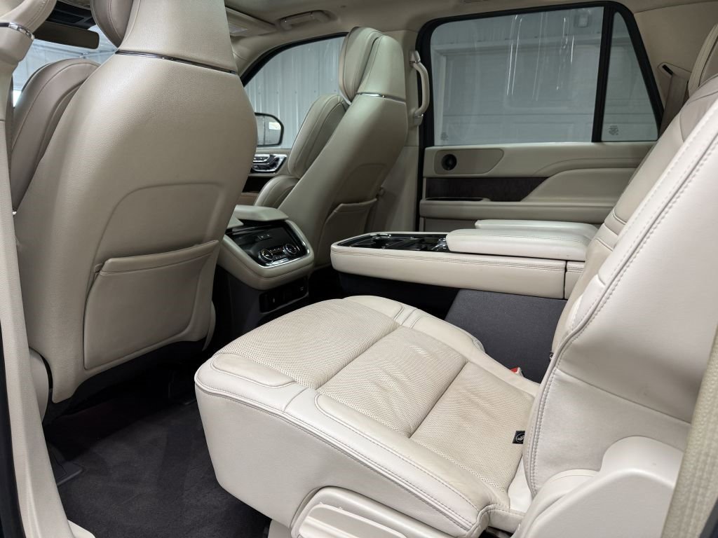 Used 2018 Lincoln Navigator L Reserve w/ Technology Package image 25