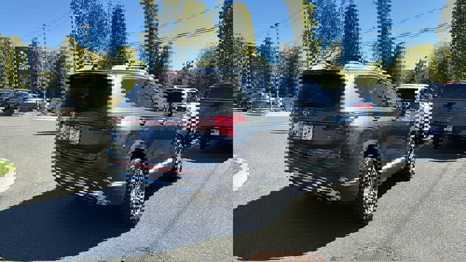 Used 2023 Hyundai Santa Fe SEL w/ Premium Package image 3