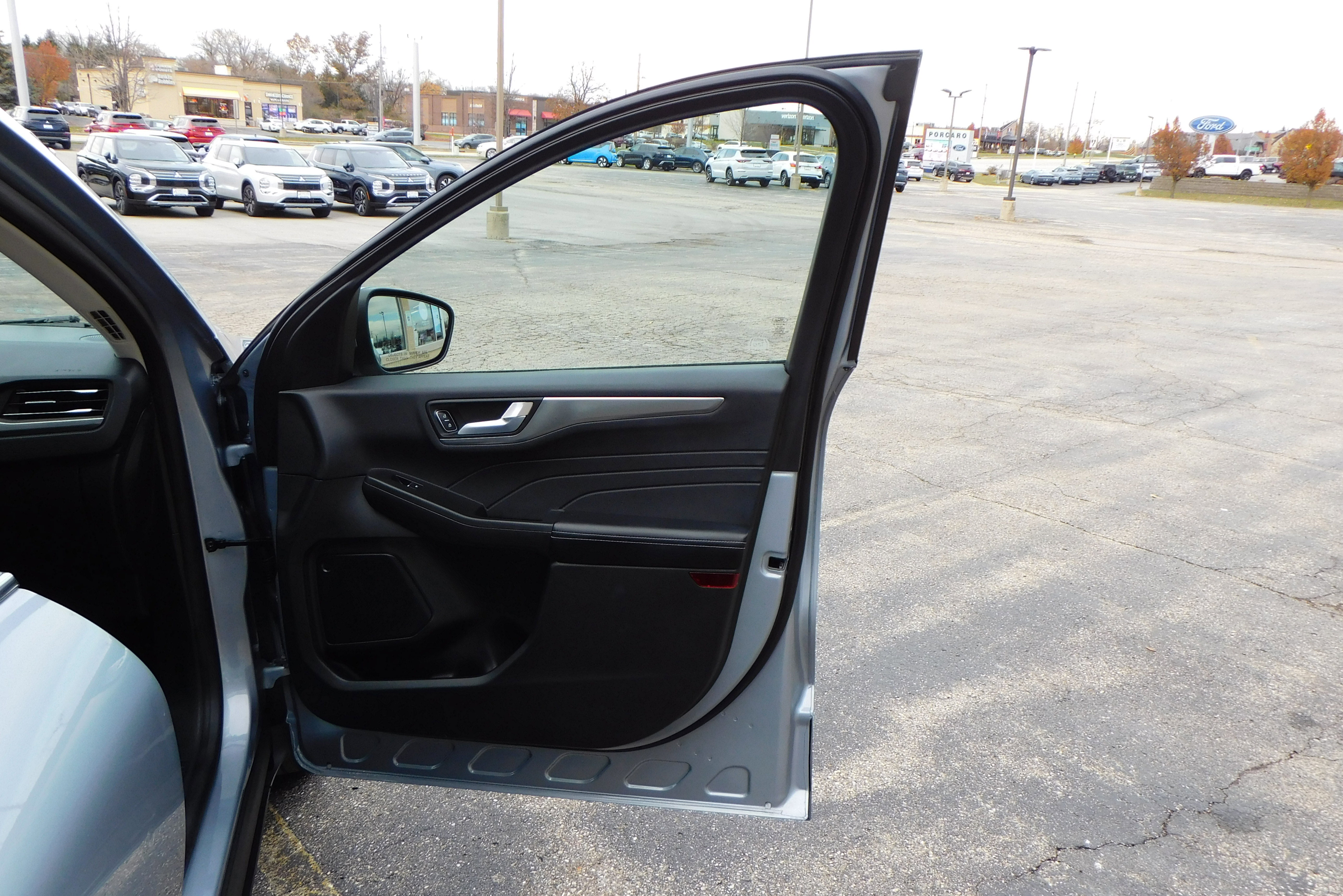 Used 2022 Ford Escape Titanium image 31