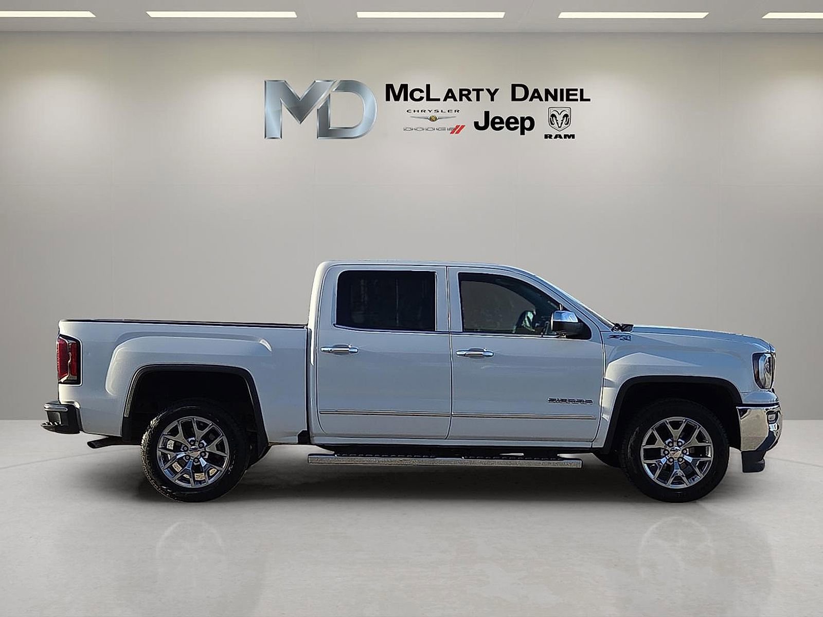 Used 2018 GMC Sierra 1500 SLT w/ SLT Premium Package image 6