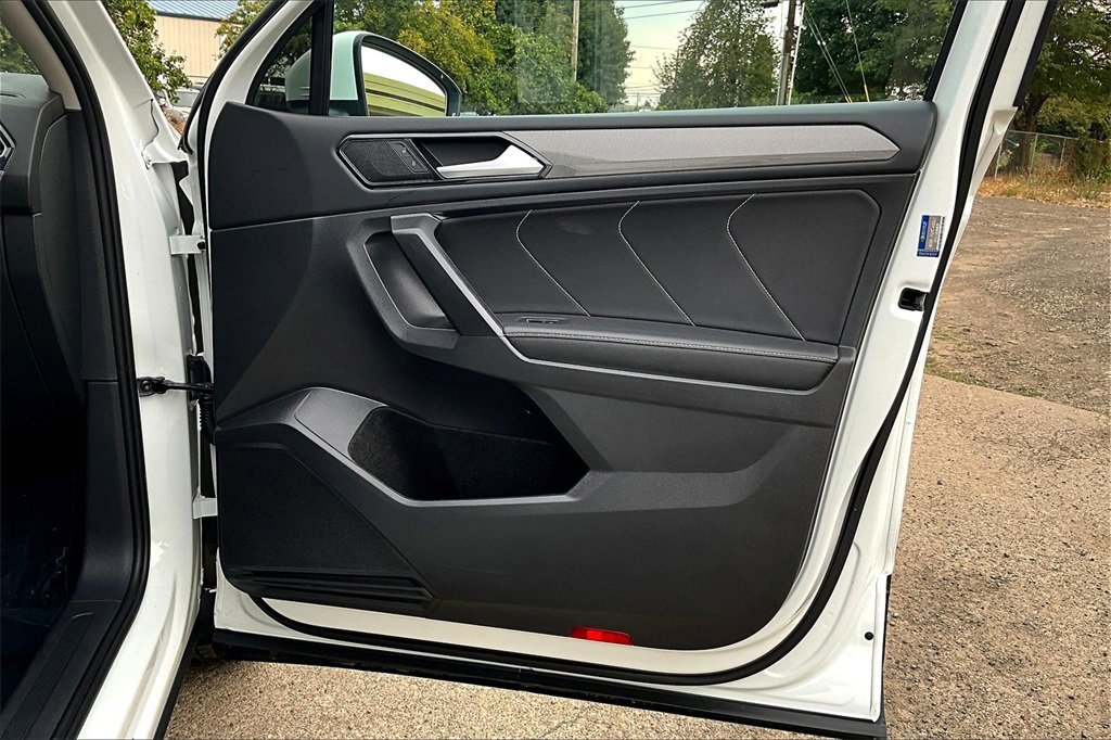 Used 2022 Volkswagen Tiguan SE image 22