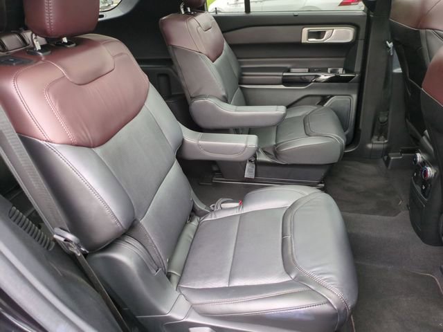 Used 2023 Ford Explorer Platinum w/ Technology Package AWD/4WD image 34