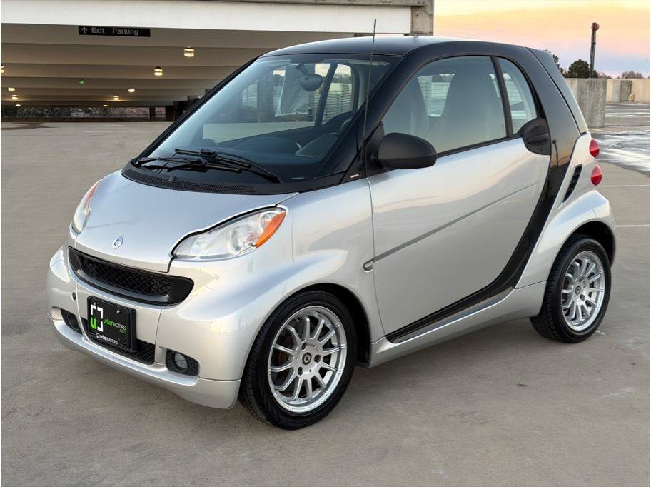 Used 2011 smart fortwo passion image 3