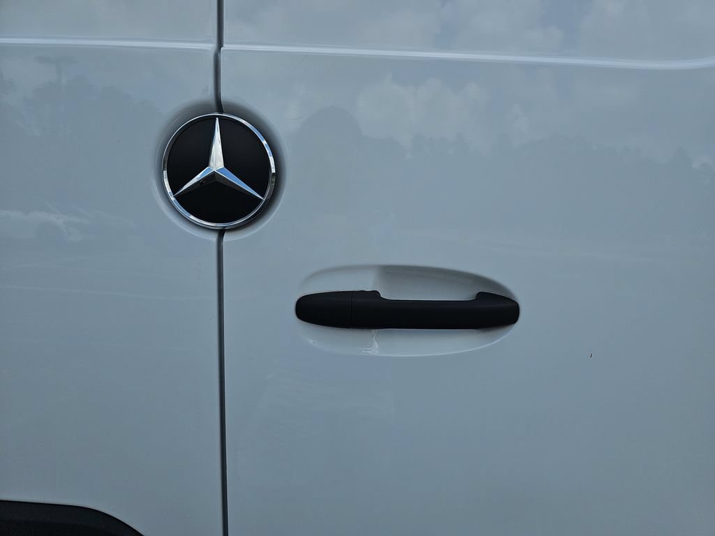 Used 2025 Mercedes-Benz Sprinter 2500 image 18