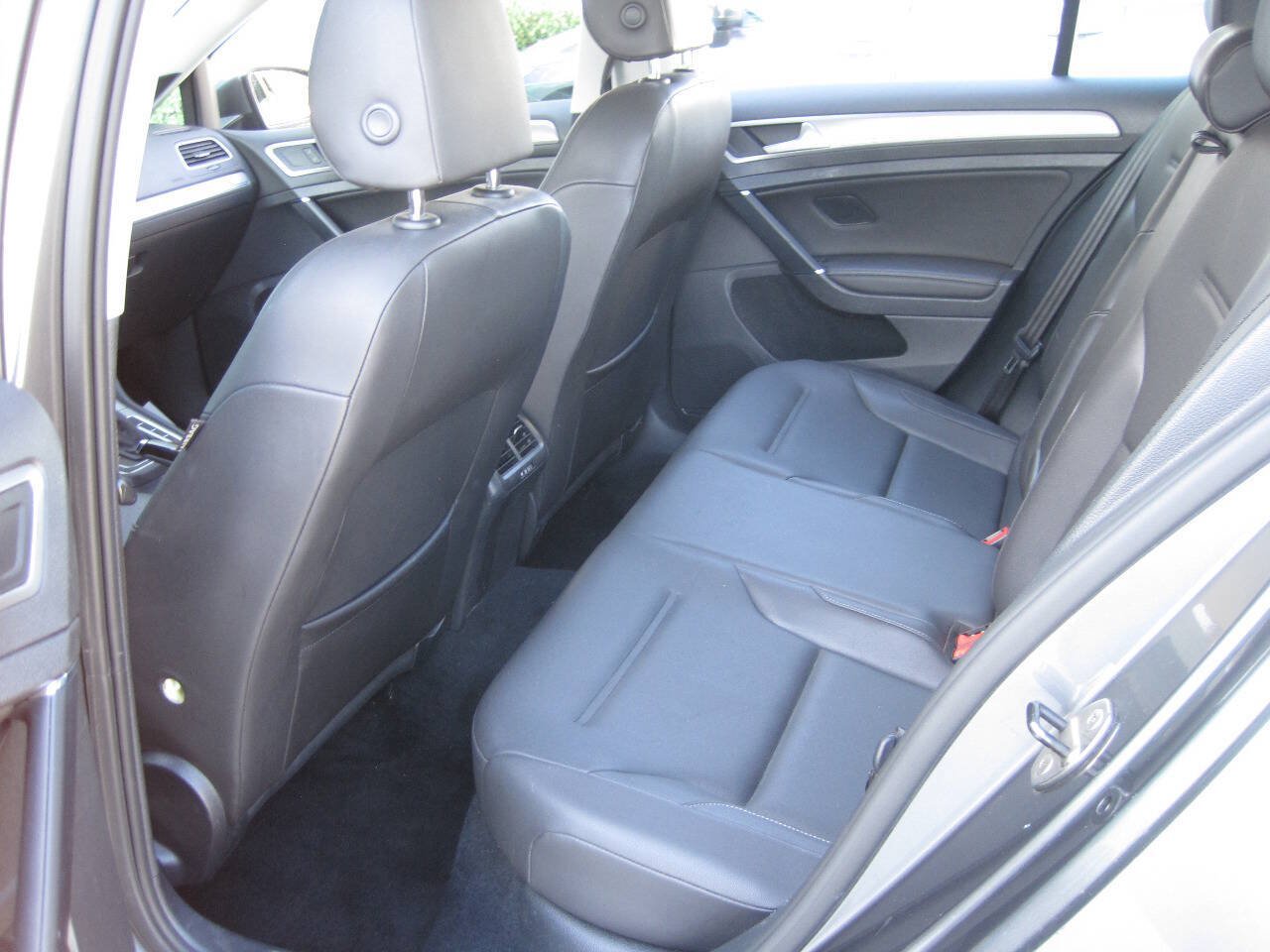 Used 2015 Volkswagen Golf S FWD image 21