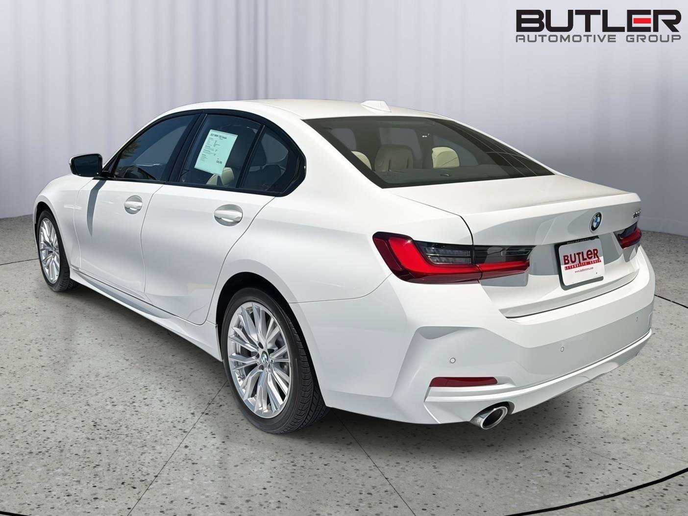 Certified 2023 BMW 330i Sedan w/ Convenience Package RWD image 4