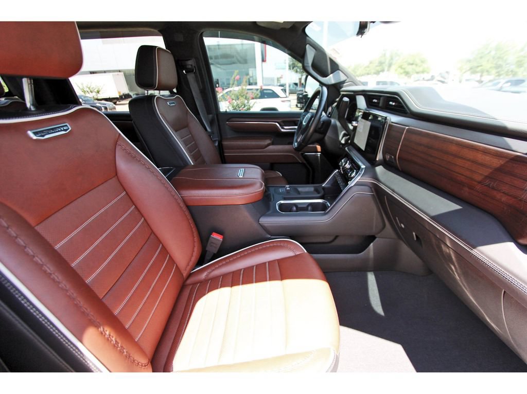 Used 2024 GMC Sierra 2500 Denali Ultimate w/ Snow Plow Prep/Camper Package AWD/4WD image 11