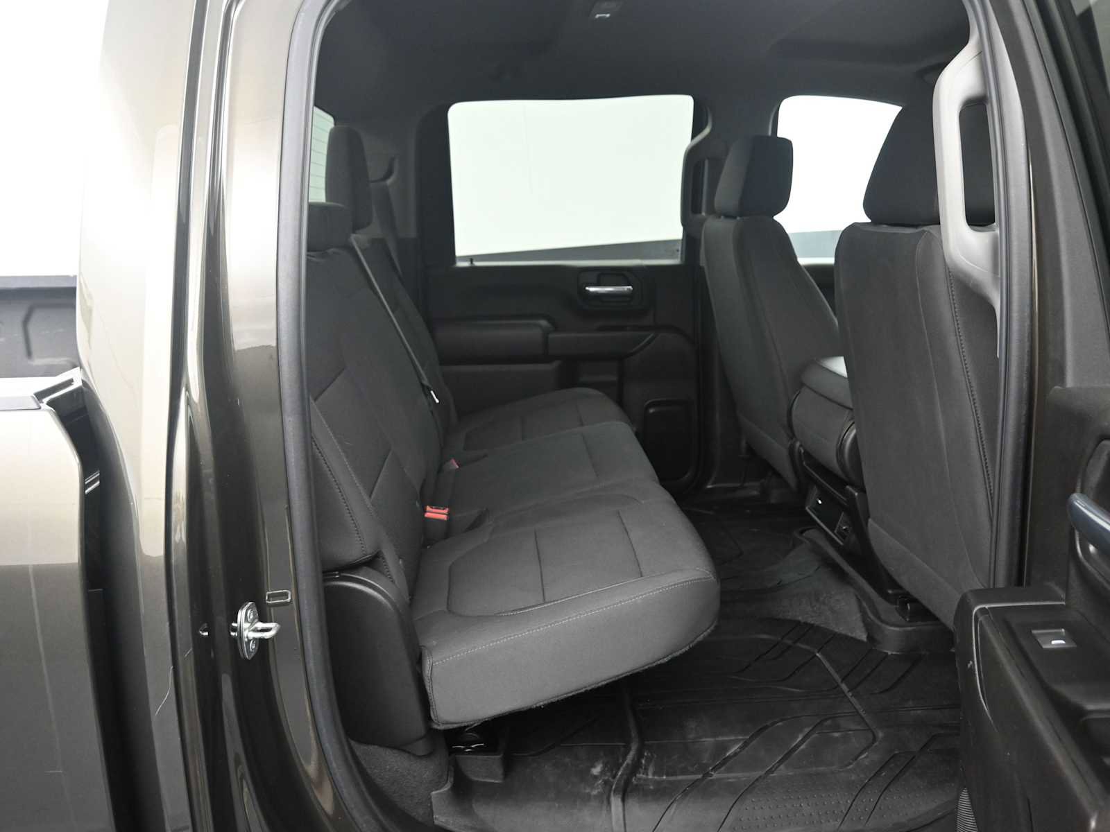 Used 2022 Chevrolet Silverado 2500 Custom w/ Custom Value Package image 11