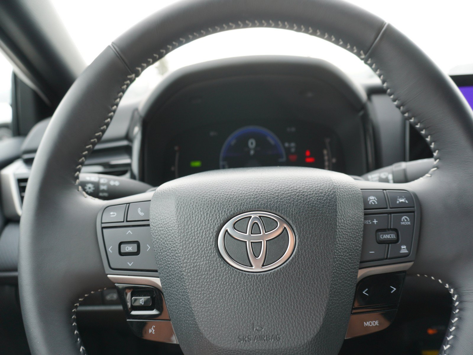 Used 2025 Toyota Camry SE w/ Multimedia Upgrade Package FWD image 23
