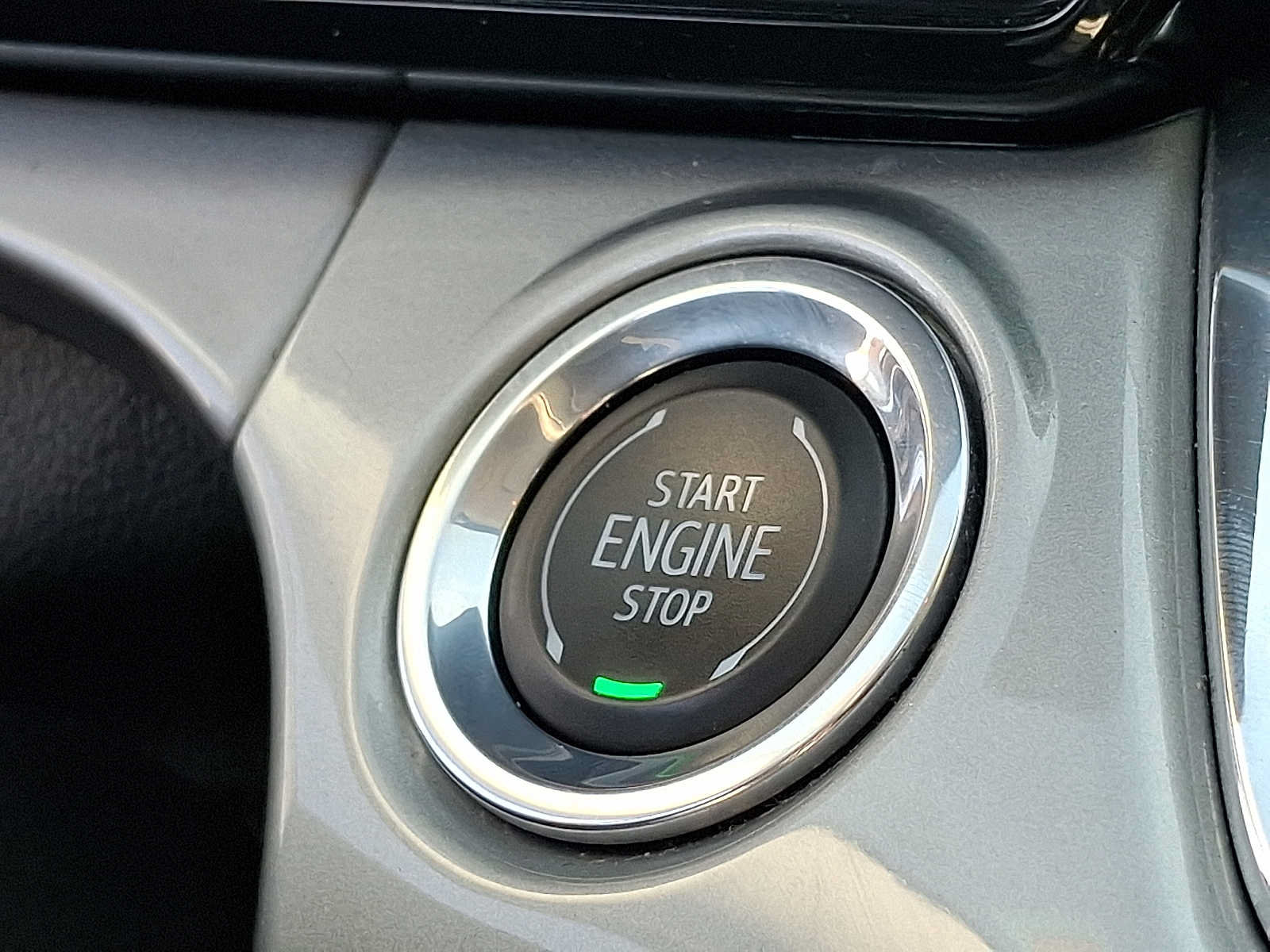 Used 2025 Chevrolet Trax LT FWD image 23