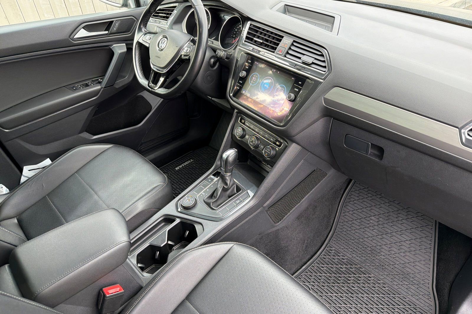 Used 2019 Volkswagen Tiguan SE w/ Panoramic Sunroof Package image 22