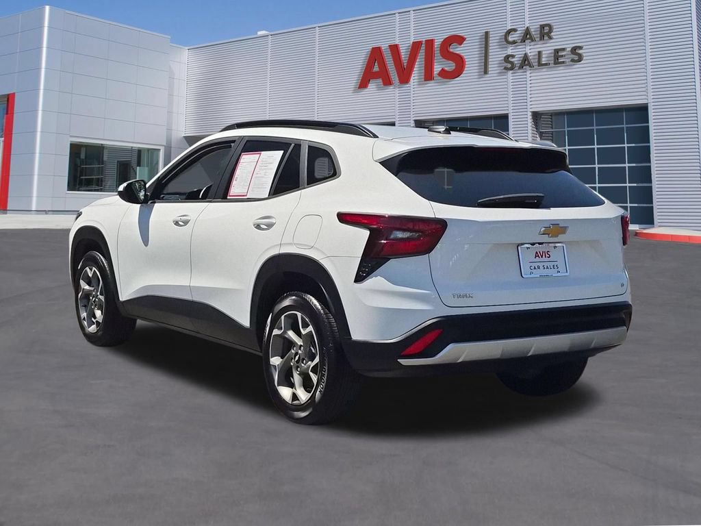 Used 2025 Chevrolet Trax LT w/ LT Convenience Package FWD image 9