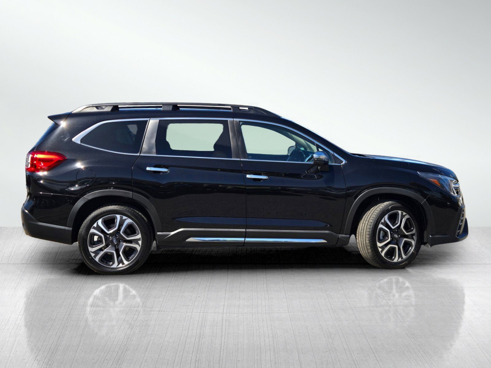 Used 2023 Subaru Ascent Touring AWD/4WD image 3