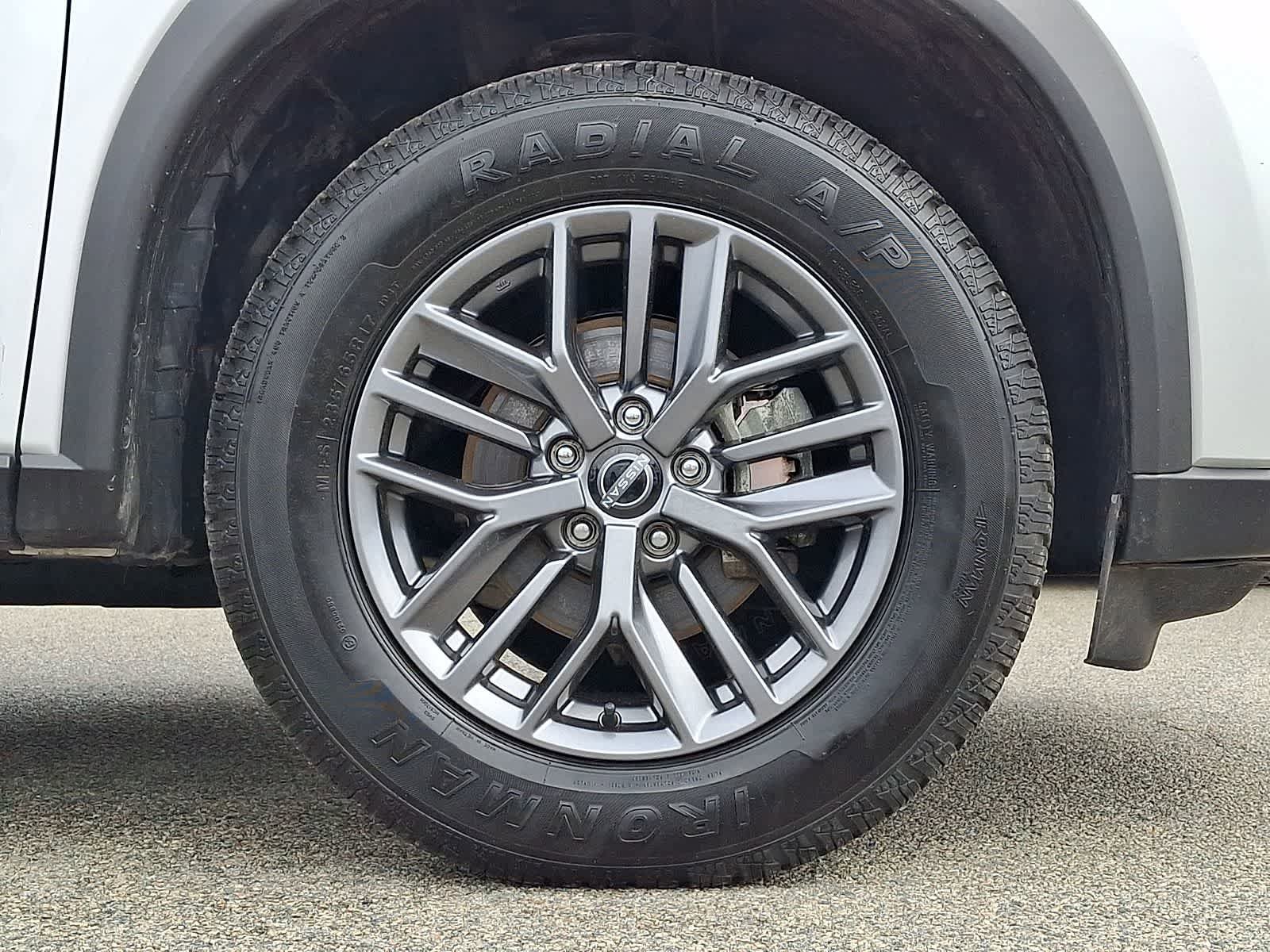 Used 2024 Nissan Rogue S AWD/4WD image 9
